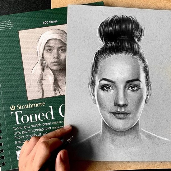 Strathmore A4+ Pad Toned Gray ( 27.9X35.6 CM x 24 sheets) 118 g/m2 Gray paper color 400 Series Heavyweight Drawing (11*14 IN) Strathmore A4+ Pad Toned Gray ( 27.9X35.6 CM x 24 sheets) 118 g/m2 Gray paper color 400 Series Heavyweight Drawing (11*14 IN)